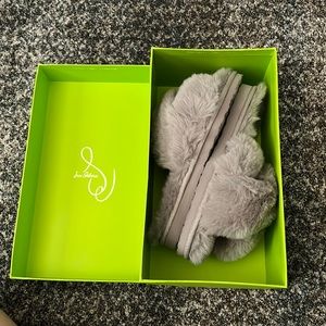 Never worn slipper Slides